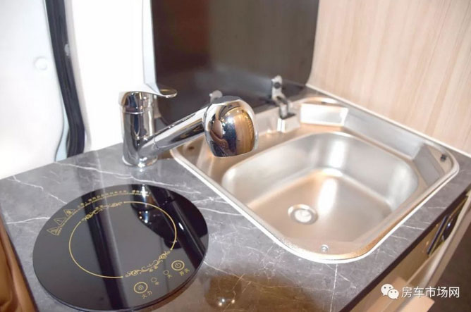 上汽大通2018款全新B型房車(chē)