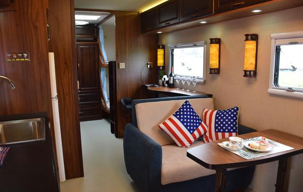 美式拖掛房車內飾