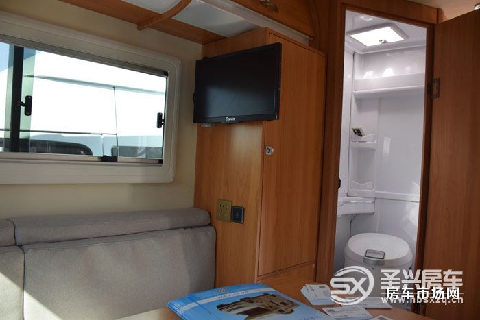 國六標準皮卡房車將上市，內部兩張大床，四驅可選自動擋