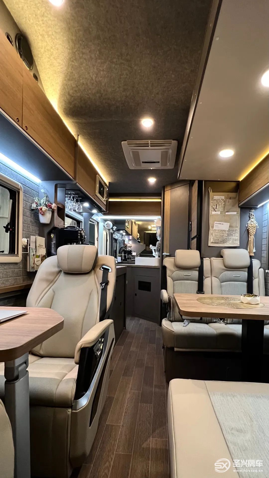 無(wú)拓展大空間/設(shè)計(jì)精細(xì)的房車(chē)，才是長(zhǎng)途旅行必備-7.jpg