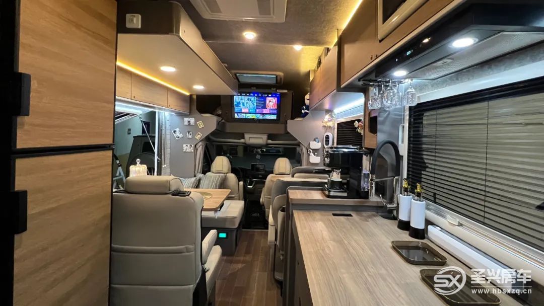 無(wú)拓展大空間/設(shè)計(jì)精細(xì)的房車(chē)，才是長(zhǎng)途旅行必備-10.jpg