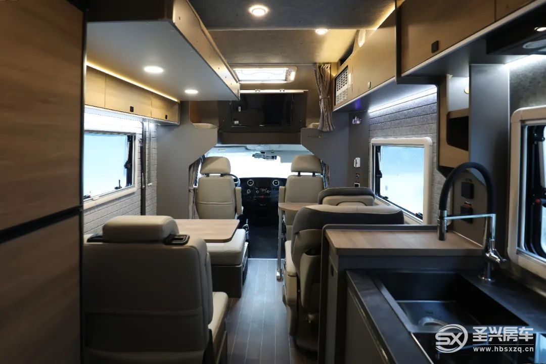 無(wú)拓展大空間/設(shè)計(jì)精細(xì)的房車(chē)，才是長(zhǎng)途旅行必備-13.jpg