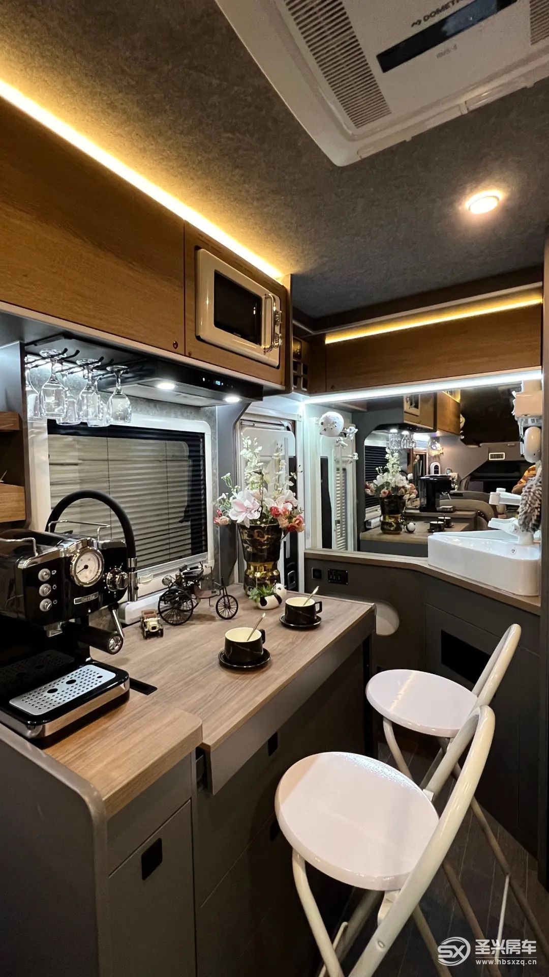 無(wú)拓展大空間/設(shè)計(jì)精細(xì)的房車(chē)，才是長(zhǎng)途旅行必備-19.jpg