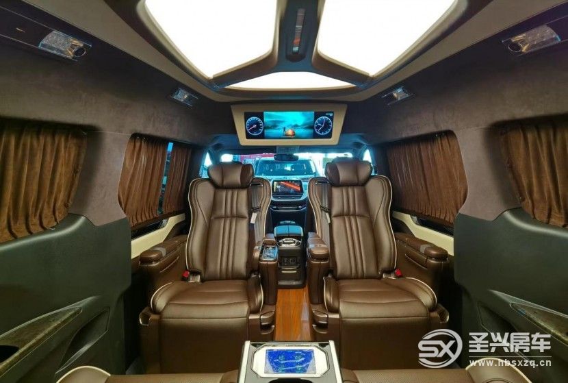 上汽大通MAXUSG20金騎士高頂商務車新勢力，騎士出征，金路恒通！ed091735e0a69cba1944d88a1f5d996b