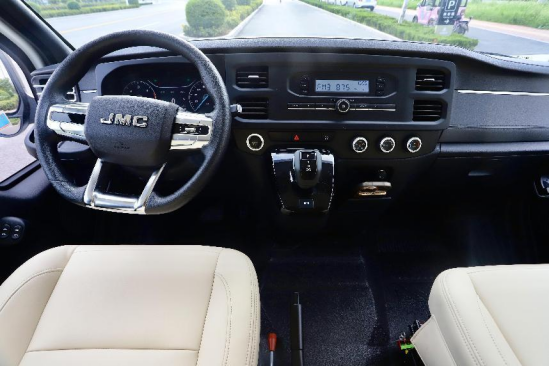 9.7鄭州房車展：飛翔福順B型舒·野悅順房車，小巧靈活，內飾溫馨f13a54b4d59b5f34cccaceae944099e7135