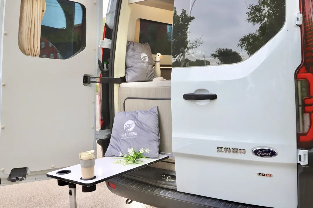 用福特T6底盤打造的小房車長什么樣？動力強、配置高，主打一個性價比-17.jpg