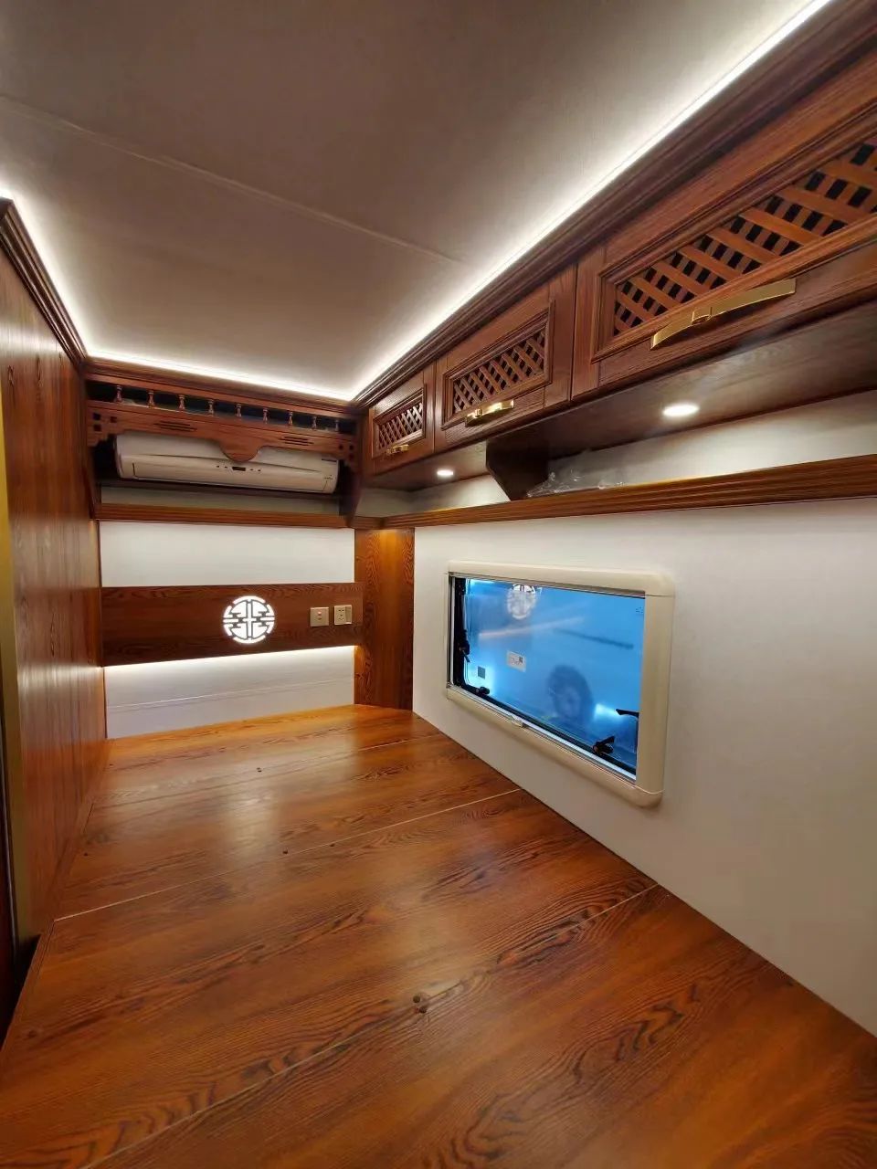 輕卡C型房車，實木內飾，同時具備超大廚房區，支持48伏系統，支持個性化定制-9.jpg