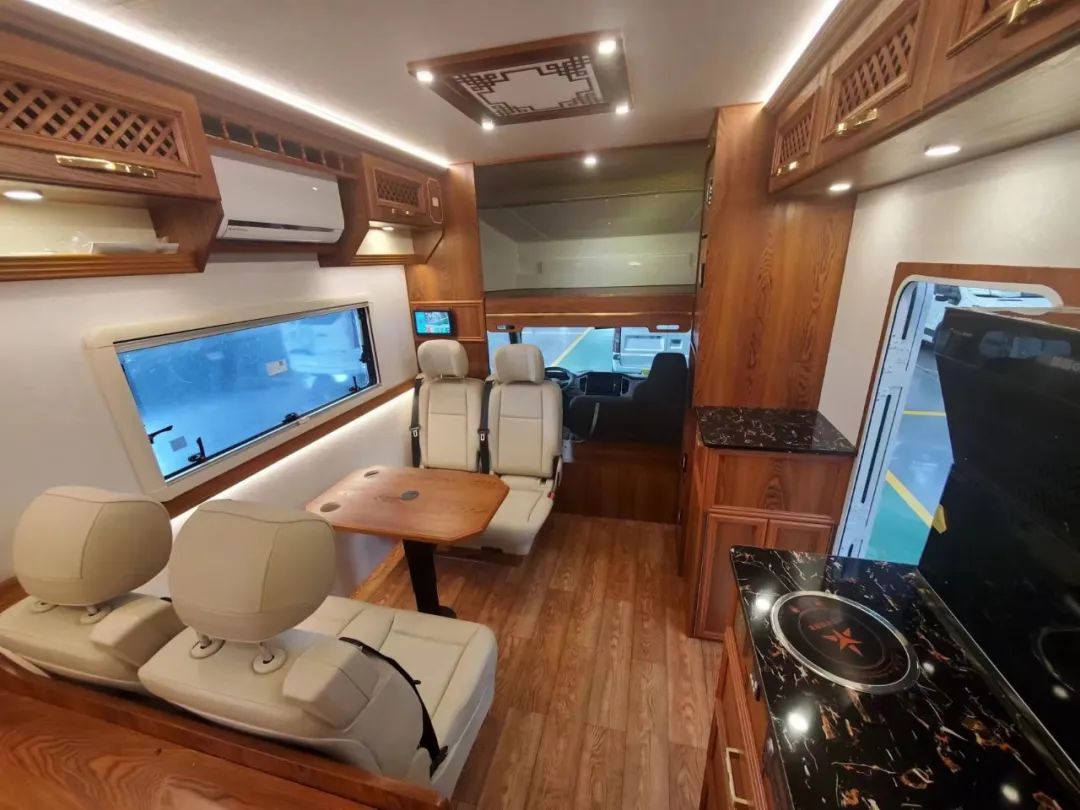 輕卡C型房車，實木內飾，同時具備超大廚房區，支持48伏系統，支持個性化定制-7.jpg