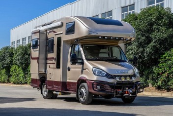 依維柯歐勝雙拓C型房車